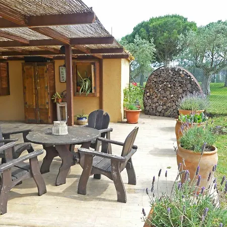 Masia Ca La Caputxeta * Castelló d'Empúries