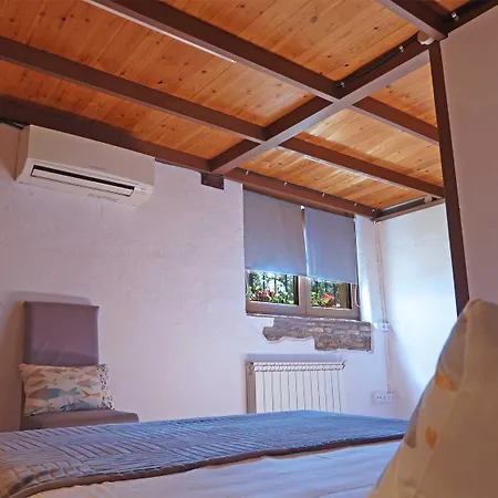 Masia Ca La Caputxeta * Castelló d'Empúries