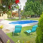 & Golf Ca La Caputxeta - Adults Only בית כפרי קסטלו דה אמפוריאס